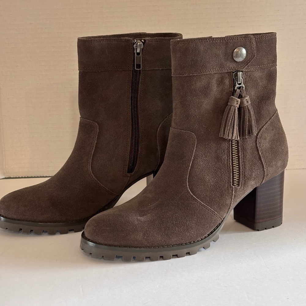 Johnston & Murphy Women's NWOT Brown Suede Ankle Boots SZ 7